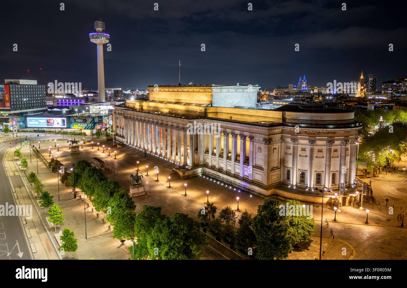 St George’s Hall, Liverpool, Inghilterra, che mostra la grandiosa architettura neoclassica di questo edificio simbolo nel cuore del centro città. Foto Stock
