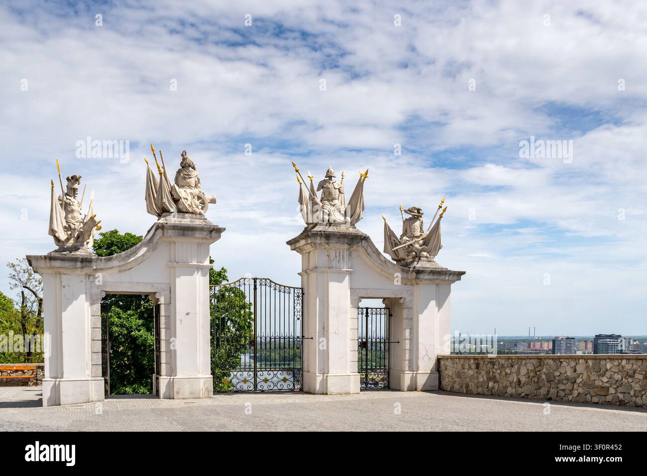 L'ingresso magnificamente decorato del Portale di Leopold verso il Castello di Bratislava, in Slovacchia. Foto Stock