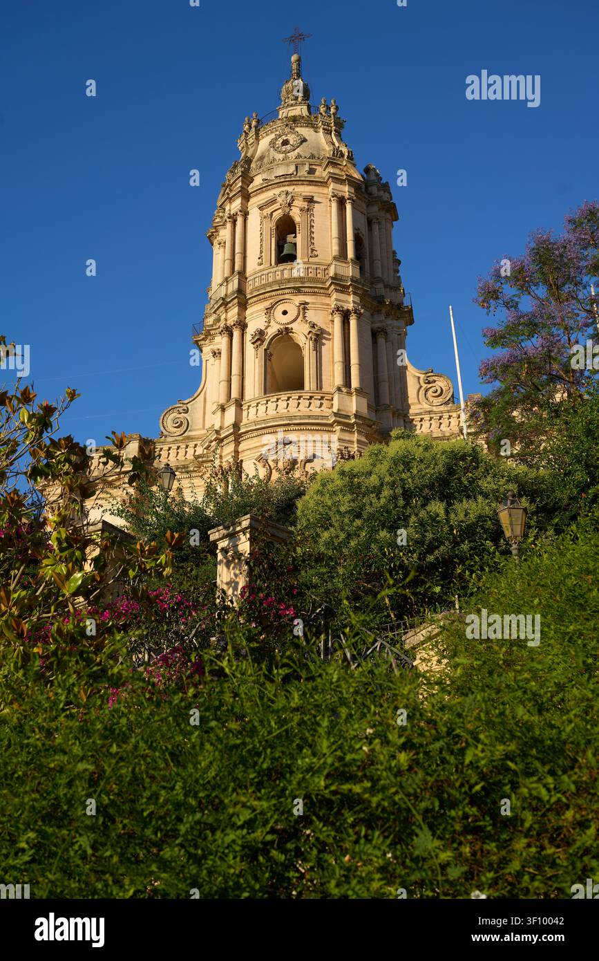 Campanile barocco della Cattedrale di San Giorgio a Modica, Sicilia, Italia Foto Stock