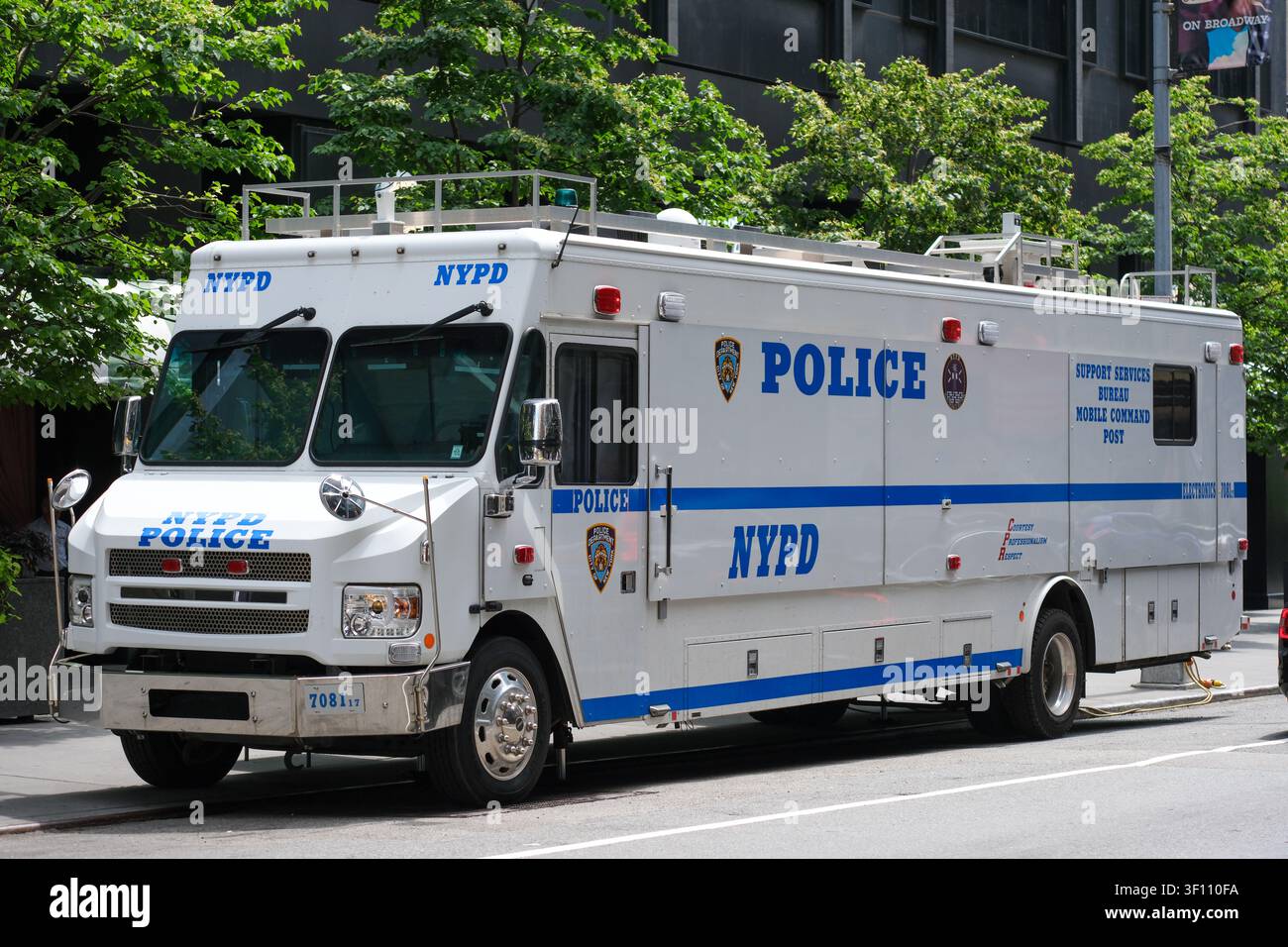 Un camion del centro di controllo della polizia di New York City. Foto Stock