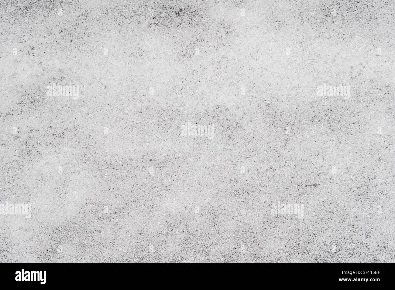 Texture a cornice intera di schiuma di sapone bianca densa con molte piccole bolle. Foto Stock