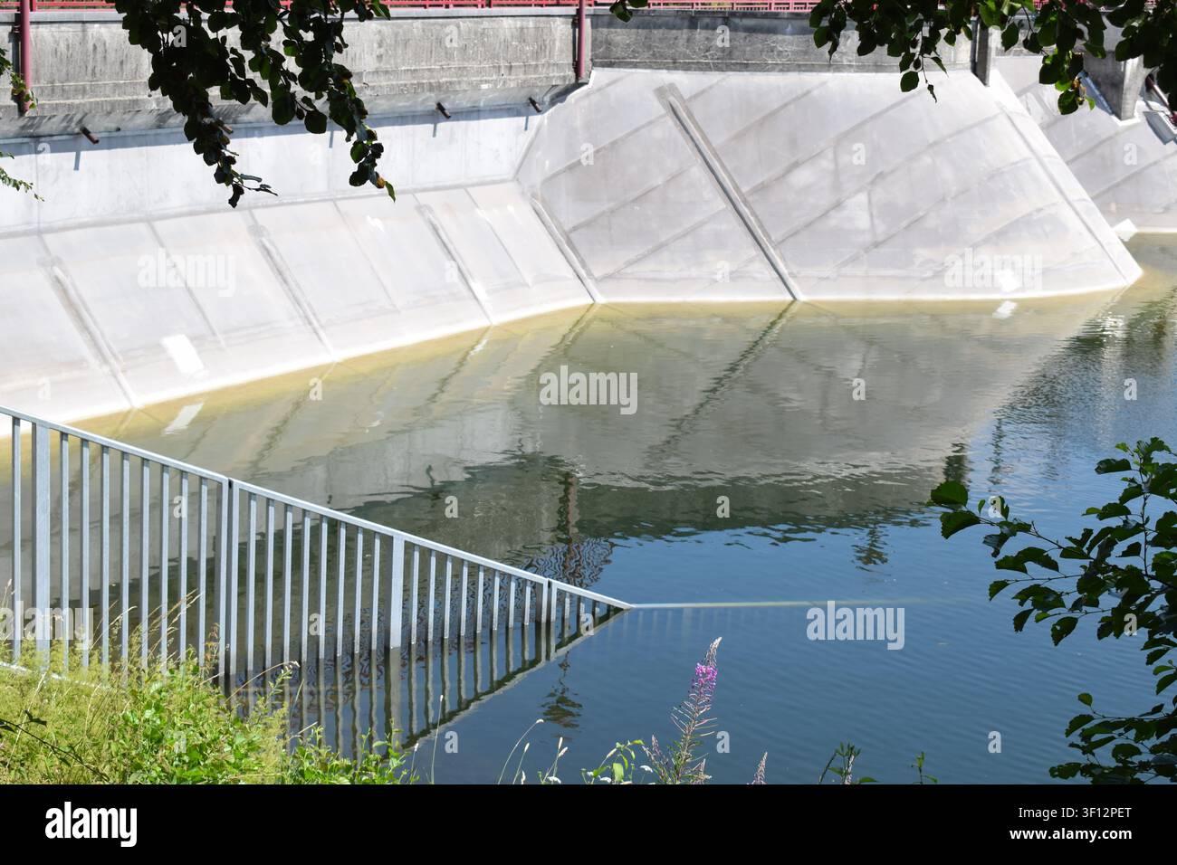 Lago artificiale Bütgenbacher See in Belgio Foto Stock