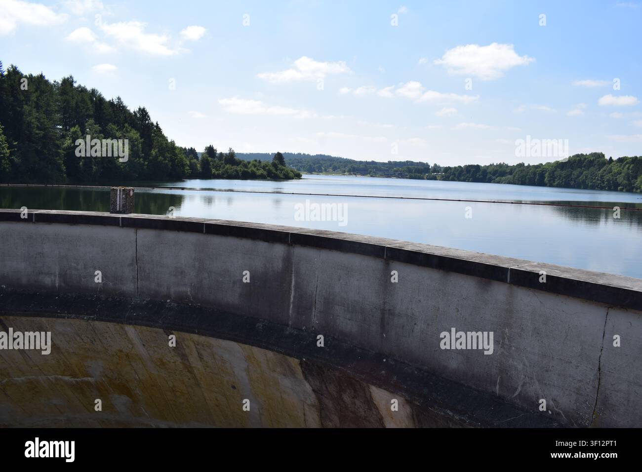 Lago artificiale Bütgenbacher See in Belgio Foto Stock