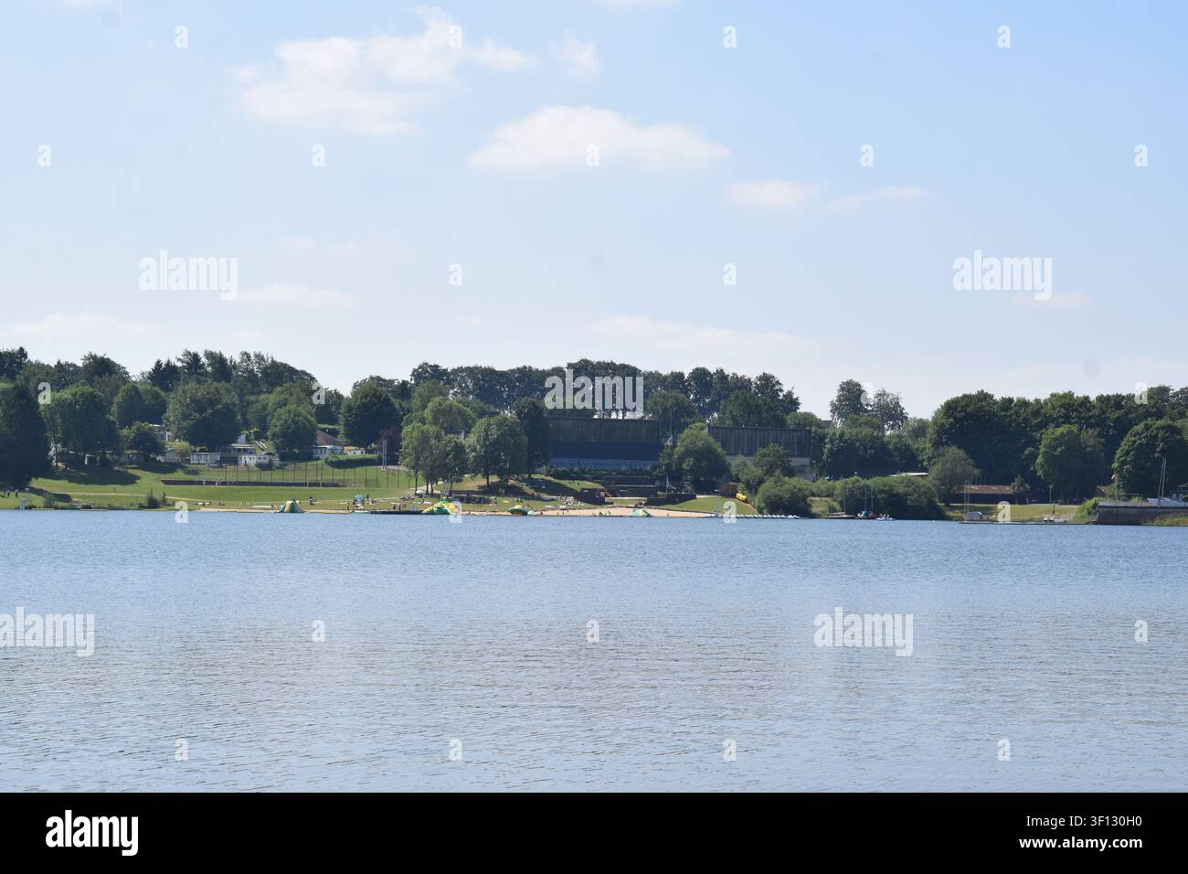 Lago artificiale Bütgenbacher See in Belgio Foto Stock
