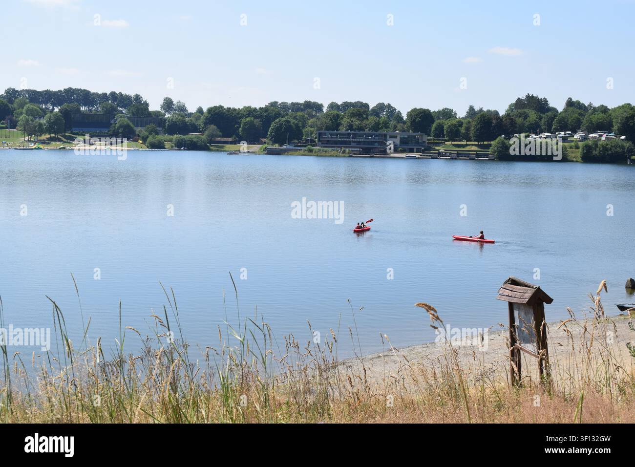 Lago artificiale Bütgenbacher See in Belgio Foto Stock