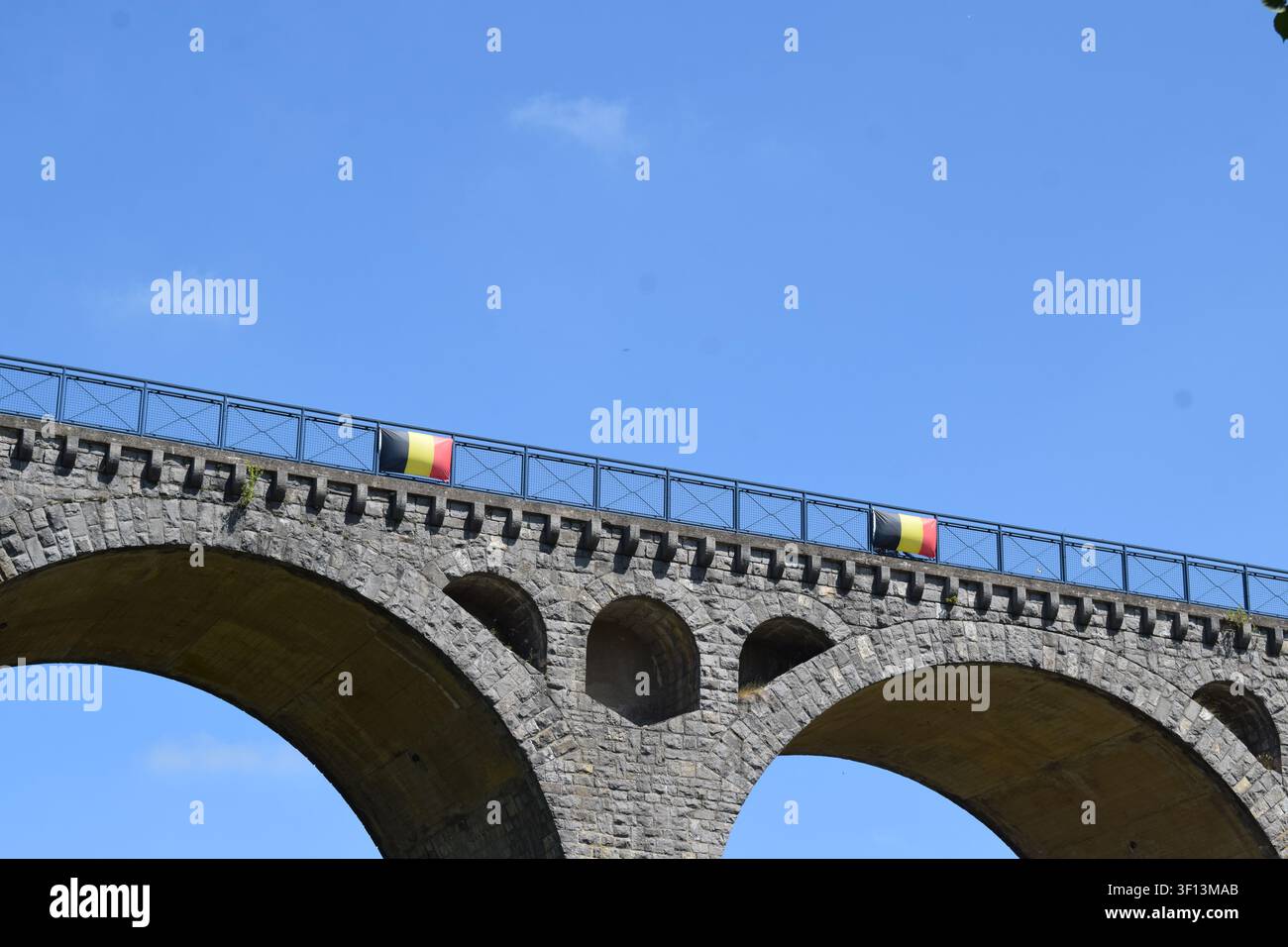 Ponte ad arco in pietra della Vennbahn Foto Stock