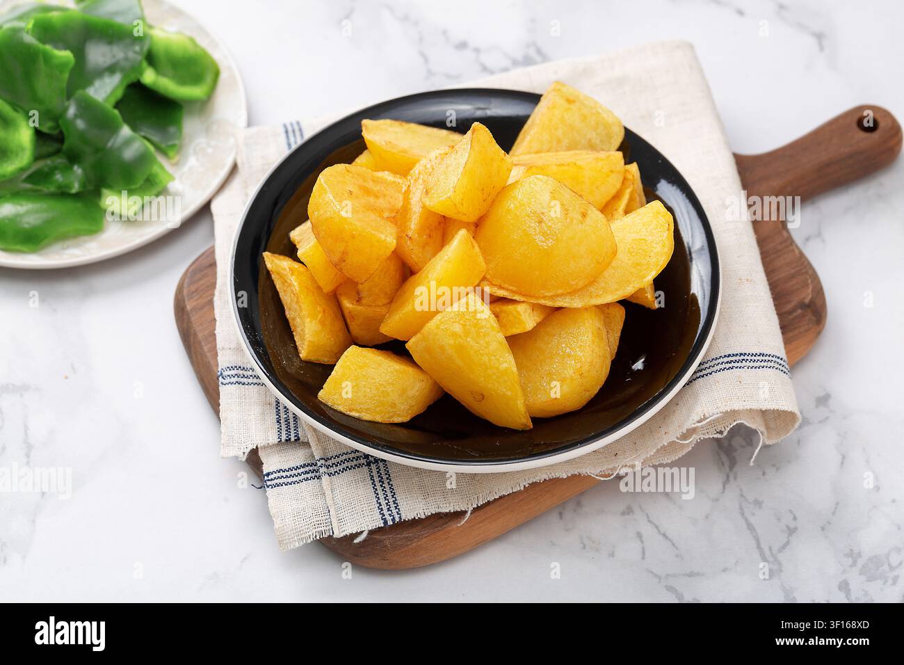 Scaglie di patate fritte dorate Ingrediente per la ricetta Di San Xian Foto Stock