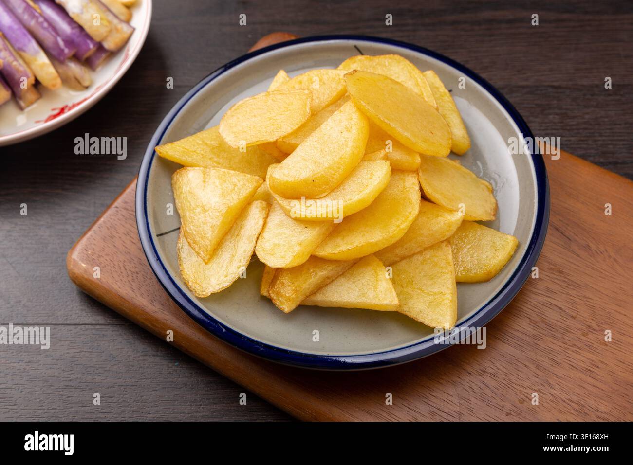 Scaglie di patate fritte dorate Ingrediente per la ricetta Di San Xian Foto Stock