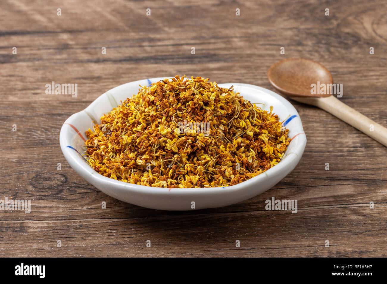 Ingrediente per tè alle fiori di Osmanthus essiccati e ingrediente alimentare floreale asiatico Foto Stock