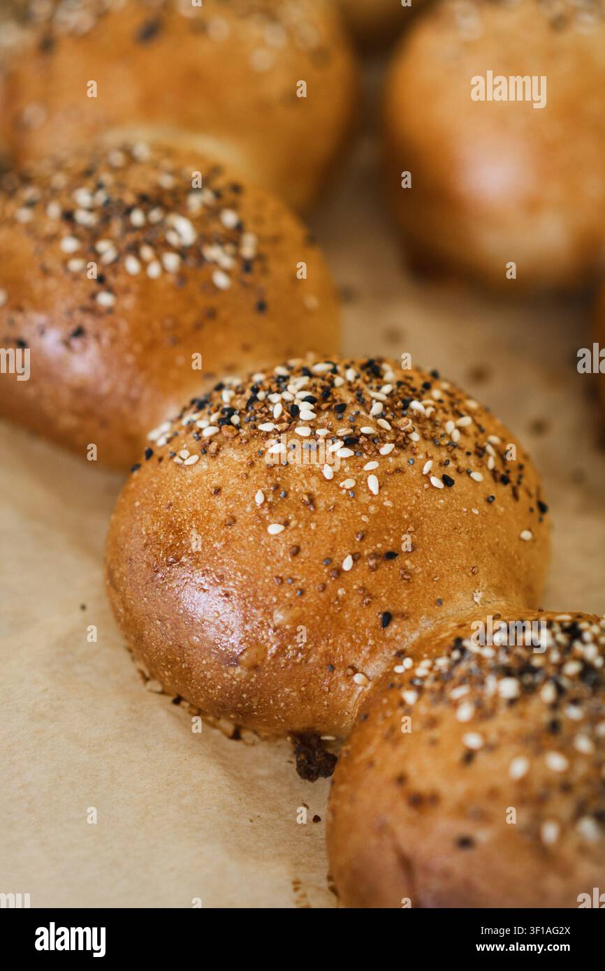 Panini con impasto naturale di grano con cospargoli Foto Stock