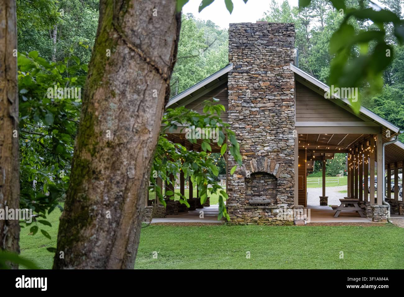 Padiglione per eventi all'aperto al Reece Farm and Heritage Center a Blairsville, Georgia, vicino al Vogel State Park. (USA) Foto Stock