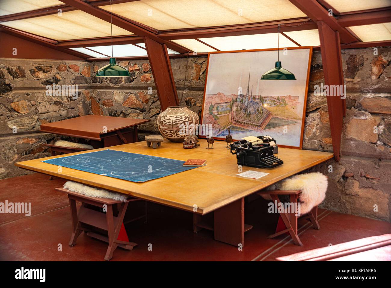 Ufficio di Frank Lloyd Wright con scrivania, macchina da scrivere e progetto Foto Stock