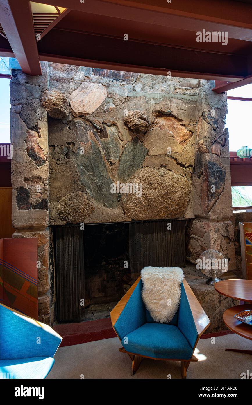 Casa di Frank Lloyd Wright con camino in mattoni e sedia Foto Stock
