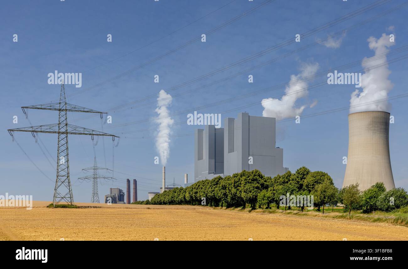 Centrale elettrica di Neurath in Germania, una grande centrale elettrica a carbone che utilizza il carbone lignite come combustibile fossile. Centrale RWE vicino a Colonia, Germania Foto Stock