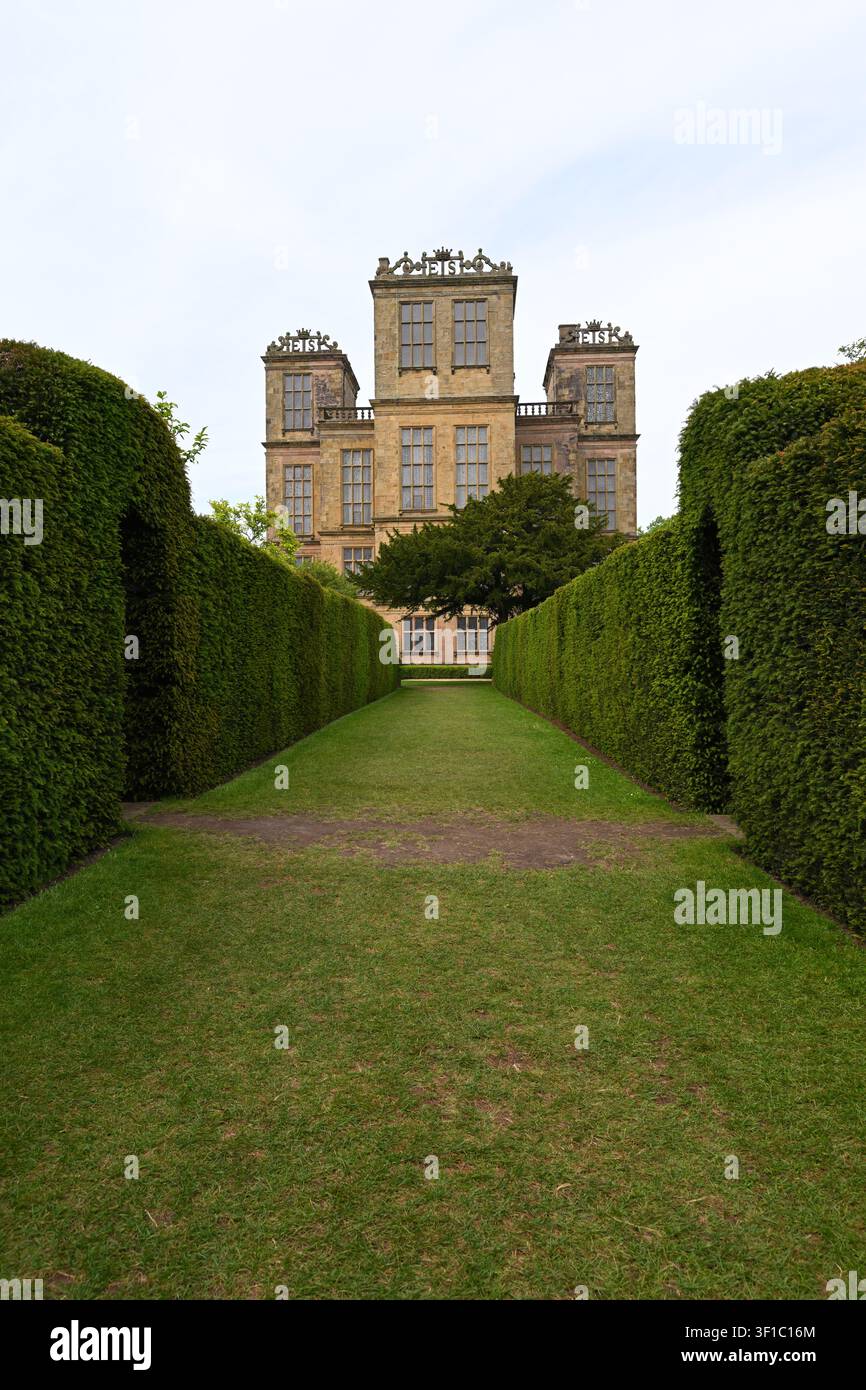 Hardwick Hall, una casa di campagna elisabettiana del XVI secolo nel Derbyshire, Inghilterra, Regno Unito, maggio Foto Stock