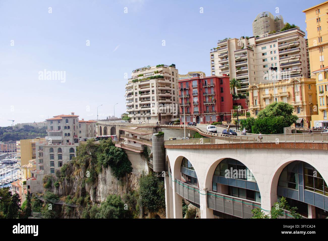 nuovi edifici moderni costruiti nella città alla moda di Monte Carlo a Monaco Foto Stock
