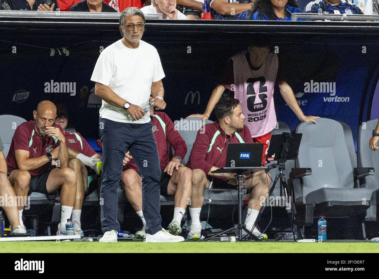 KANSAS CITY, TEXAS - 11 GIUGNO: Murat Yakin durante la partita degli ottavi di finale della FIFA World Cup 2026 tra Argentina e Svizzera allo stadio di Kansas nel mese di luglio Foto Stock