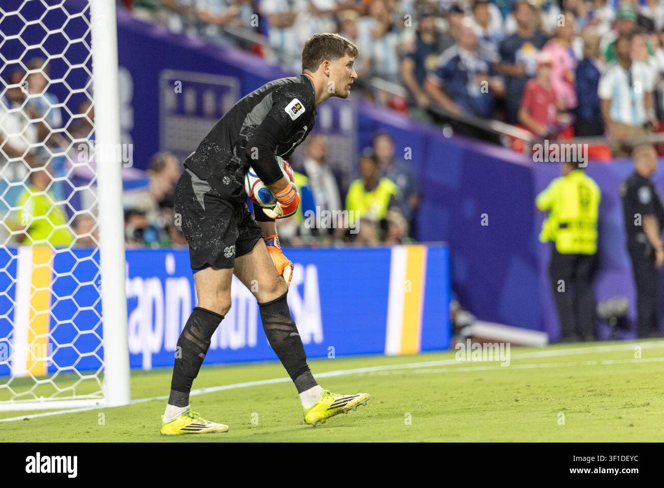 KANSAS CITY, TEXAS - 11 GIUGNO: Gregor Kobel durante la partita dei gironi eliminatori della Coppa del Mondo FIFA 2026 tra Argentina e Svizzera allo Kansas Stadium a luglio Foto Stock