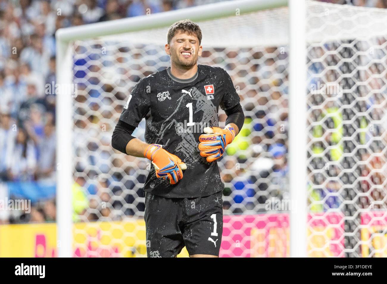 KANSAS CITY, TEXAS - 11 GIUGNO: Gregor Kobel durante la partita dei gironi eliminatori della Coppa del Mondo FIFA 2026 tra Argentina e Svizzera allo Kansas Stadium a luglio Foto Stock