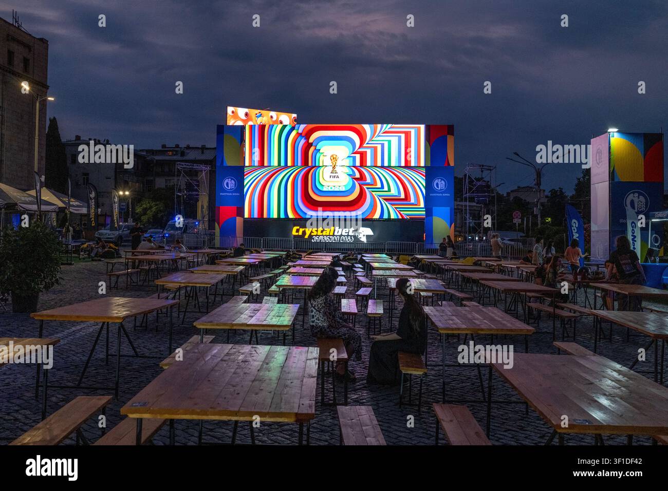 Una visione pubblica all'aperto delle partite del Mondiale è organizzata a Tbilisi, Georgia. Foto Stock