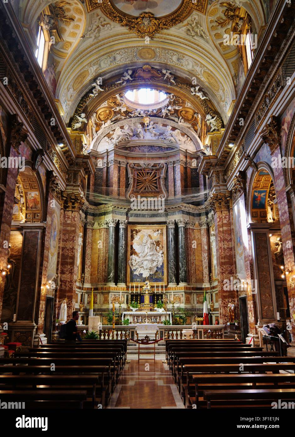 Nave & Coro della Chiesa Principale di Santa Caterina di Siena a Magnanapoli, Roma, Lazio, Italia, aprile 2024 Foto Stock