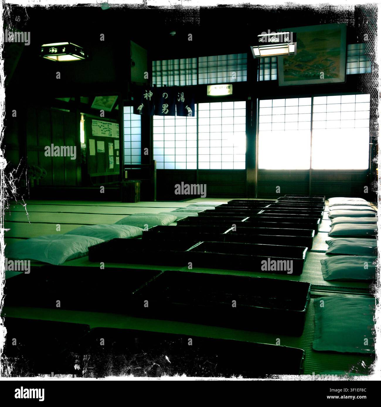 Foto che mostra l'area di riposo del 2° piano del Dogo Onsen, ritenuto il più antico spa del Giappone nella città di Matsuyama, prefettura di Ehime, Giappone. Fotografo: Robert Gilhooly Foto Stock