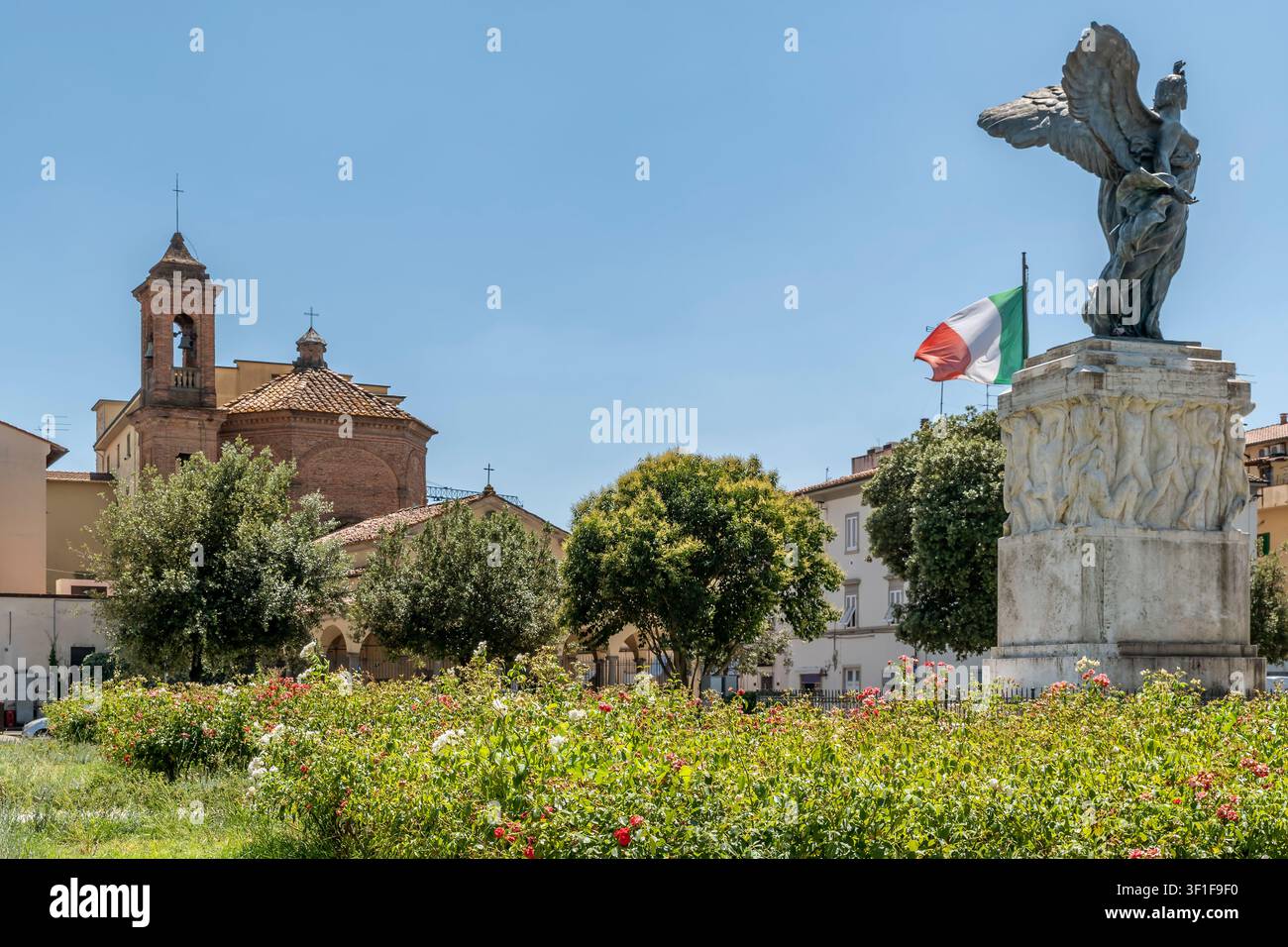 Rose colorate in Piazza della Vittoria, il centro storico di Empoli, Firenze, Italia Foto Stock