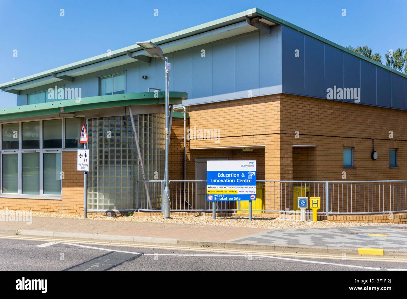Insegna per il Centro di Educazione e Innovazione dell'ospedale Queen Elizabeth a King's Lynn. Foto Stock