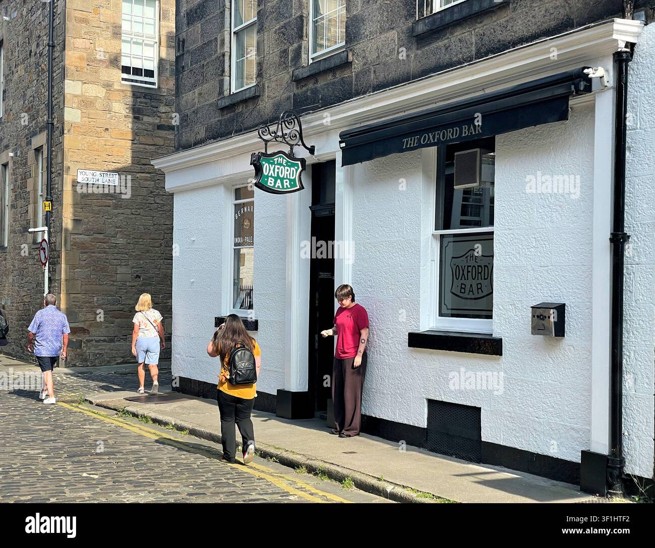 Il bar Oxford, il pub preferito dell'ispettore John Rebus, Young Street, Edimburgo, Scozia - Immagine stock catturata con smartphone