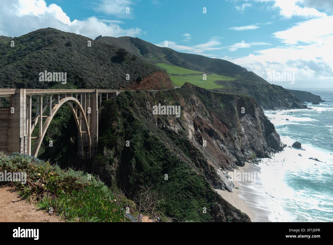 Big Sur, California - 23 marzo 2024: Ponte Bixby sulla costa centrale della California Foto Stock