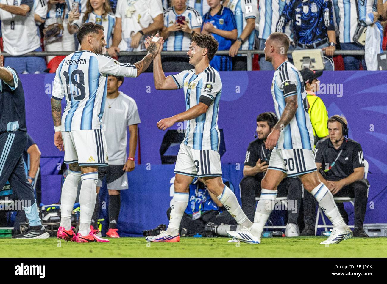 KANSAS, - 11 LUGLIO: Nicolas Otamendi, Julian Alvarez, Alexis Mac Allister durante la partita dei gironi di ottavi di finale della FIFA World Cup 2026 tra Argentina e Svizzera Foto Stock