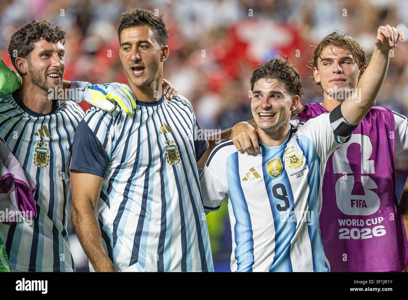 KANSAS, - 11 LUGLIO: Julian Alvarez, Nico Paz durante la partita degli ottavi di finale della Coppa del Mondo FIFA 2026 tra Argentina e Svizzera al Kansas Stadium il Jul Foto Stock