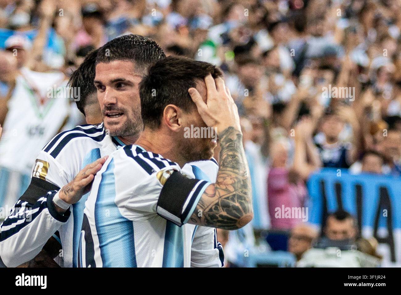 KANSAS, - 11 LUGLIO: Rodrigo De Paul, Lionel Messi durante la partita degli ottavi di finale della FIFA World Cup 2026 tra Argentina e Svizzera allo Kansas Stadium o Foto Stock