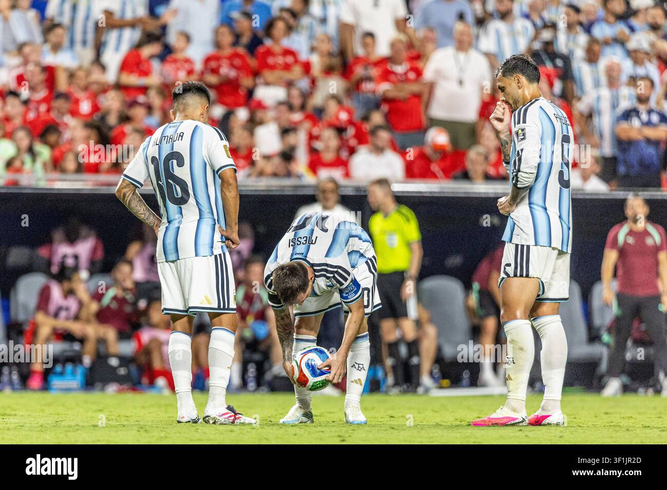 KANSAS, - 11 LUGLIO: Thiago Almada, Lionel Messi, Leandro Paredes durante la partita della Coppa del Mondo FIFA 2026 Ottavi di finale tra Argentina e Svizzera al K Foto Stock