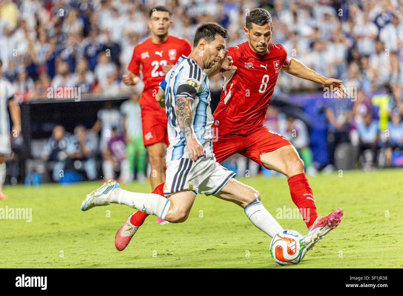 KANSAS, - 11 LUGLIO: Lionel Messi, Remo Freuler durante la partita degli ottavi di finale della Coppa del Mondo FIFA 2026 tra Argentina e Svizzera allo stadio di Kansas il G Foto Stock