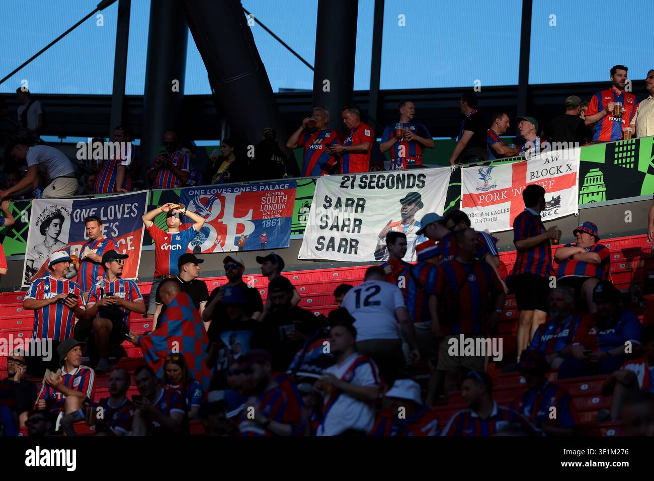 Tifosi del Crystal Palace durante la partita. Foto Stock