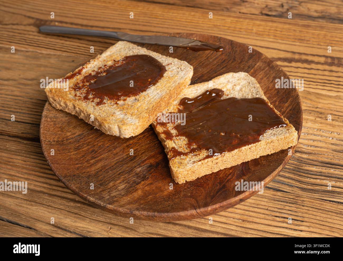 Spalmabile alla lievito Marmite, Spalmabile Vegemite, Colazione sana australiana, Estratto di lievito di birra nera inglese tradizionale, Pasta alimentare per toast, Spalmabile Marmite Foto Stock