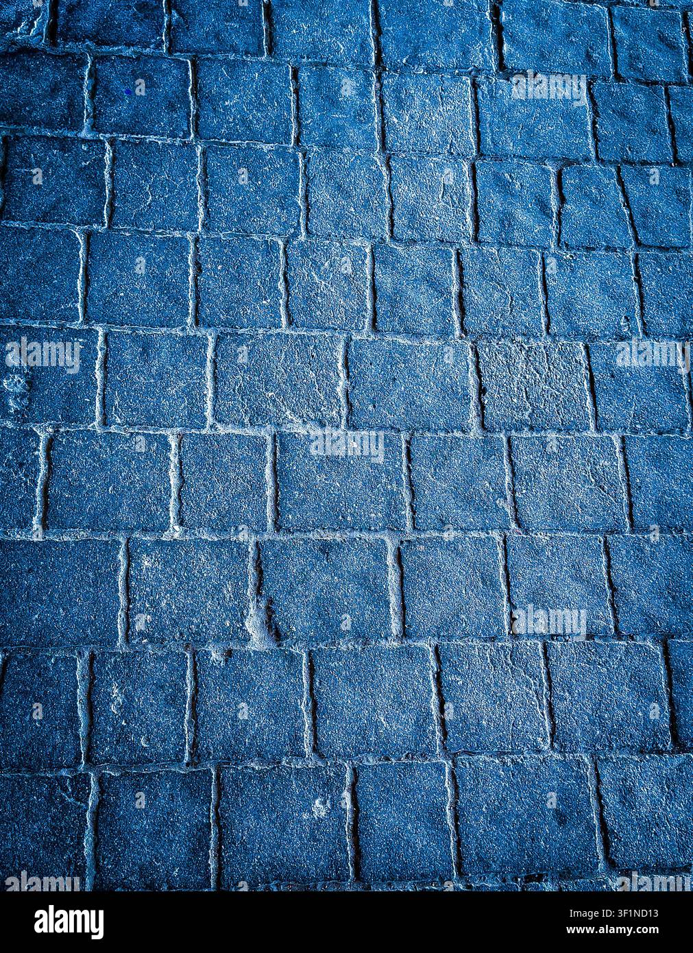 Prima Abstracta di blocchi di pavimentazione quadrati in pietra con superficie ruvida. - Immagine stock catturata con smartphone