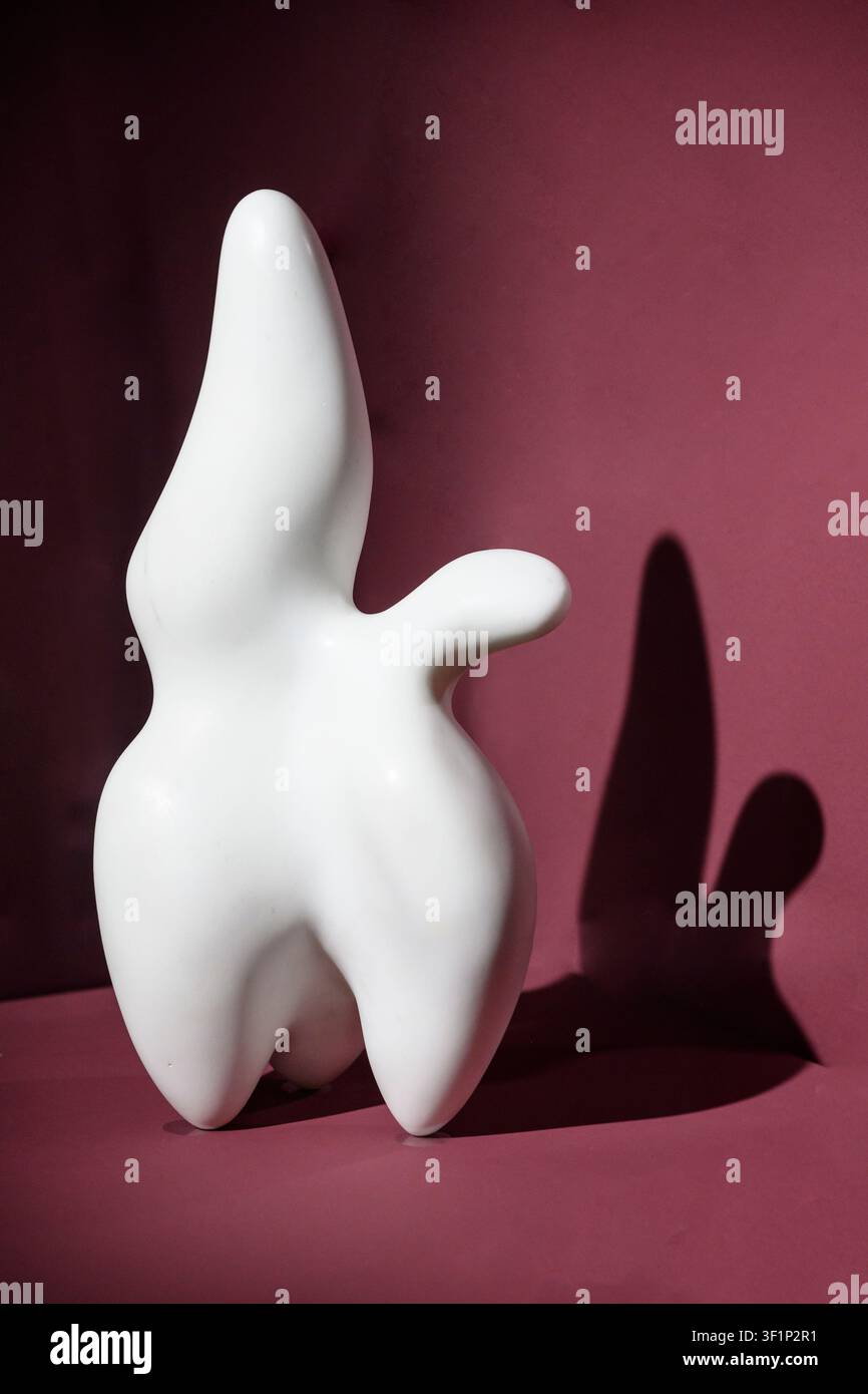 HANS ARP/ JEAN ARP,  n. 1886 - m. 1966. Titolo: Forme di Gnomi, 1949. Marmo. Foto Stock