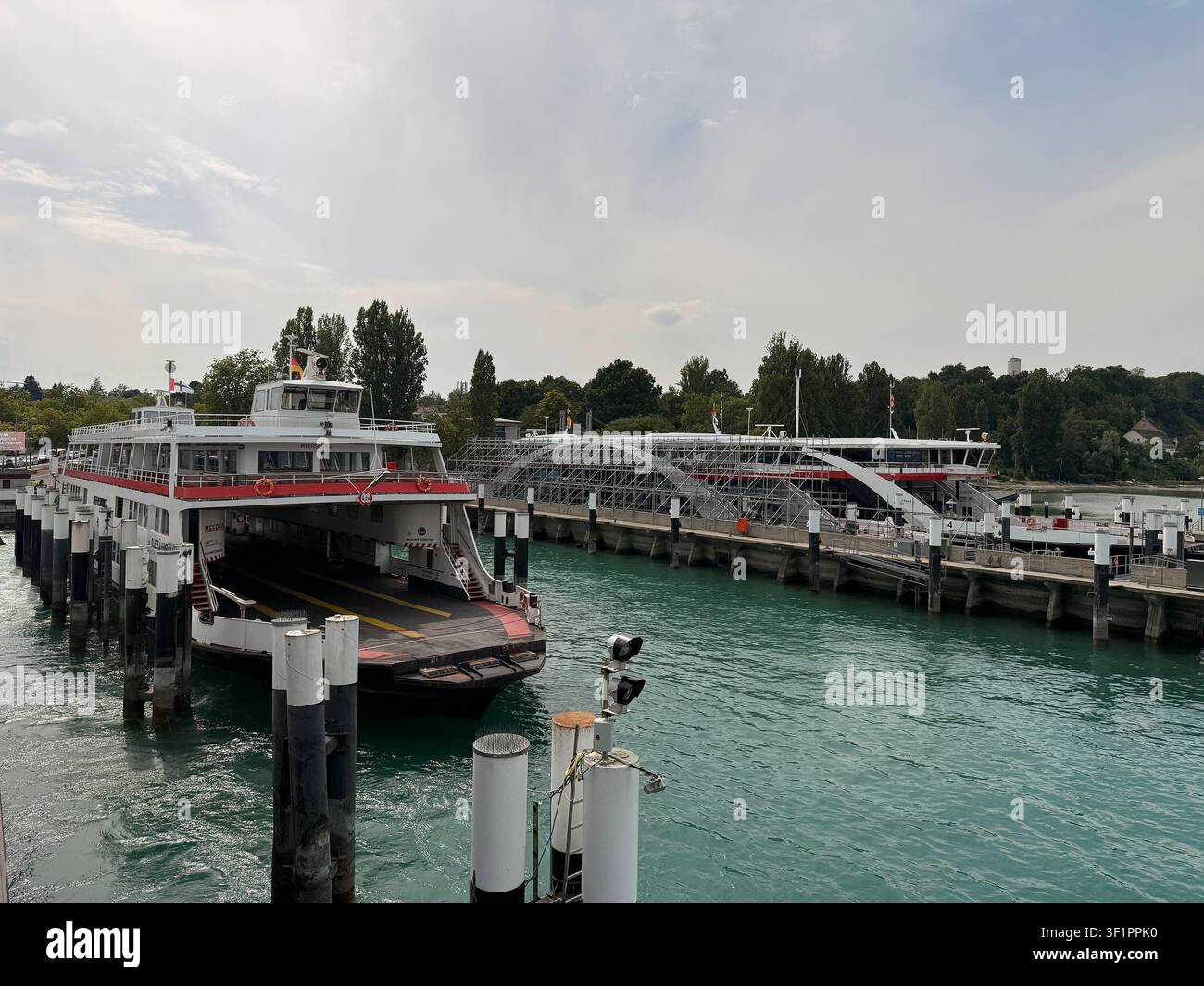 Ferri per auto nel porto di Costanza - Costanza 14.07.2026: Attraversata Costanza-Meersburg *** Ferri per auto nel porto di Costanza Costanza 14.07.2026 Attraversata Costanza-Meersburg Foto Stock