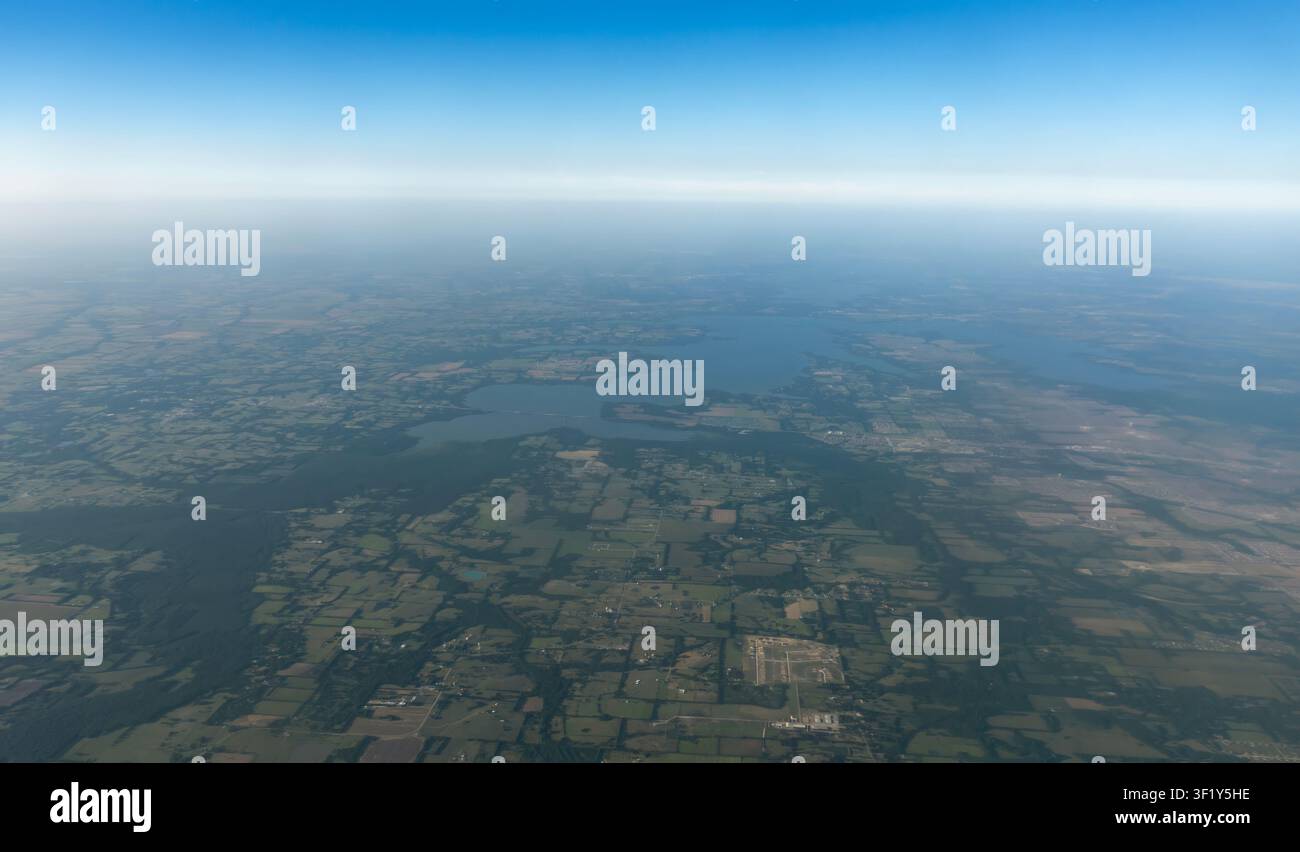 Lone Star Reservoir: Vista aerea ad alta quota della riva del lago Jim Chapman e del paesaggio rurale circostante, Texas Foto Stock