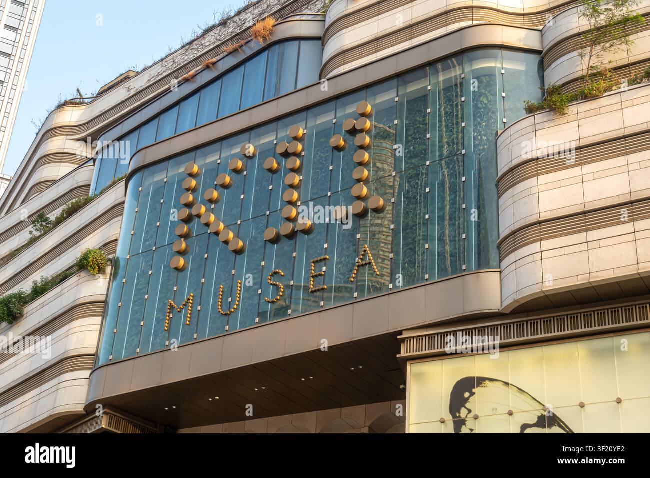 K11 MUSEA, un centro commerciale di lusso a Tsim Sha Tsui, Hong Kong. È noto per il suo concetto focalizzato sull'arte, con numerose installazioni artistiche Foto Stock