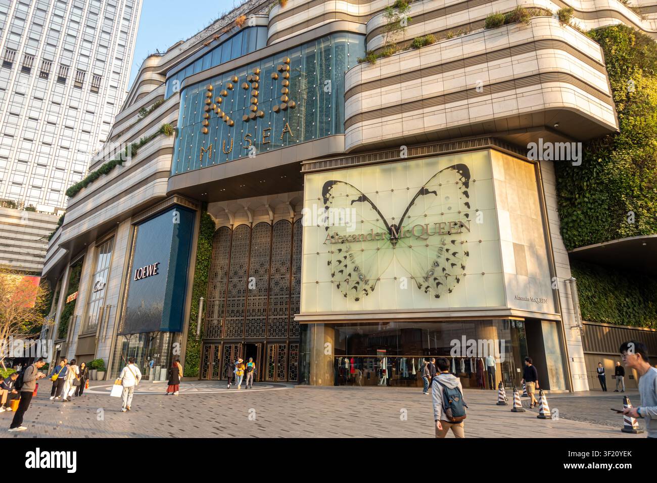 K11 MUSEA, un centro commerciale di lusso a Tsim Sha Tsui, Hong Kong. È noto per il suo concetto focalizzato sull'arte, con numerose installazioni artistiche Foto Stock