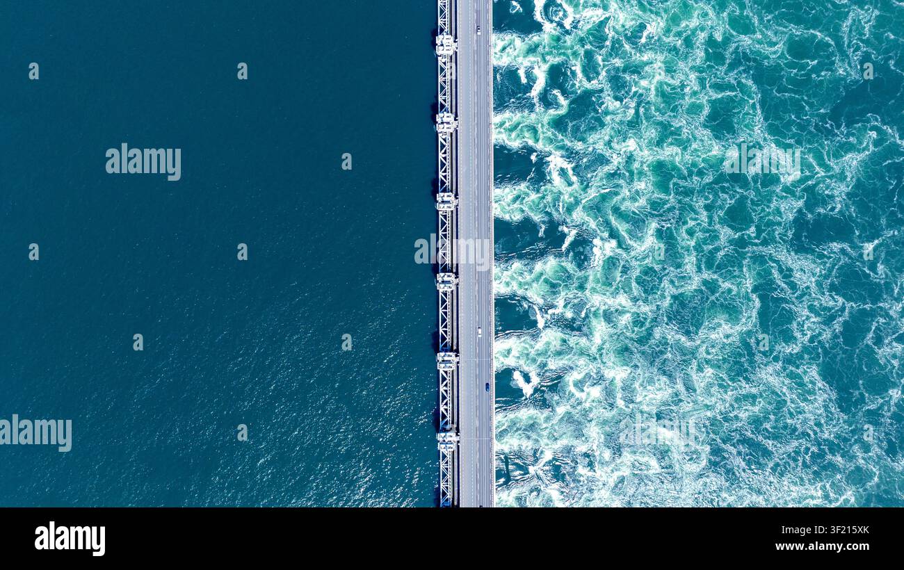 Vista aerea della barriera antistorm Oosterscheldekering, Paesi Bassi Foto Stock