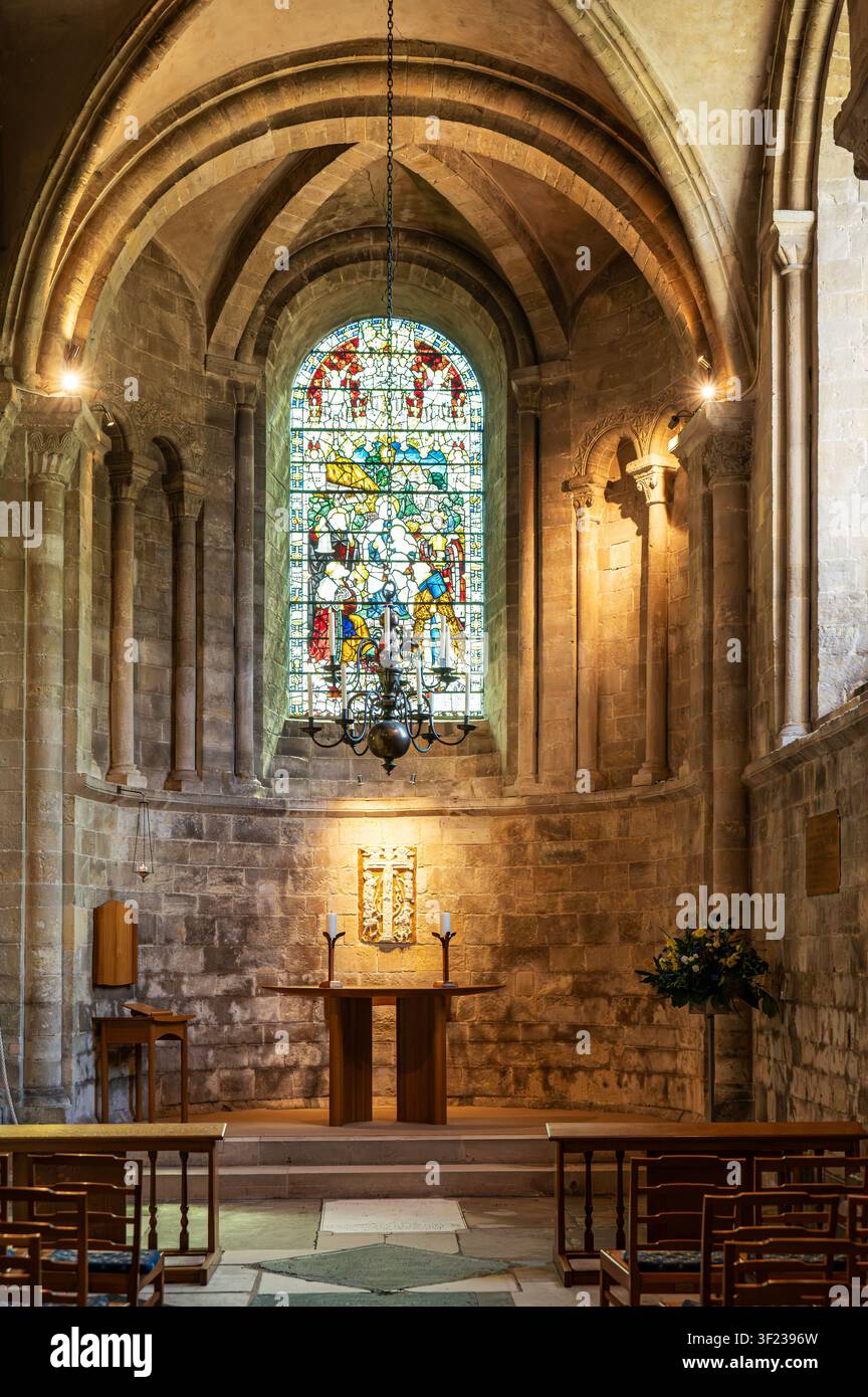 La cappella di Sant'Anna situata all'interno dell'Abbazia di Romsey nell'Hampshire, Inghilterra. La struttura in pietra è caratterizzata da un'architettura in stile normanno. Foto Stock
