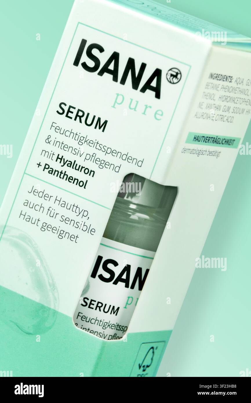 Isana pure Serum mit Hyaluron und Panthenol von Rossmann Foto Stock