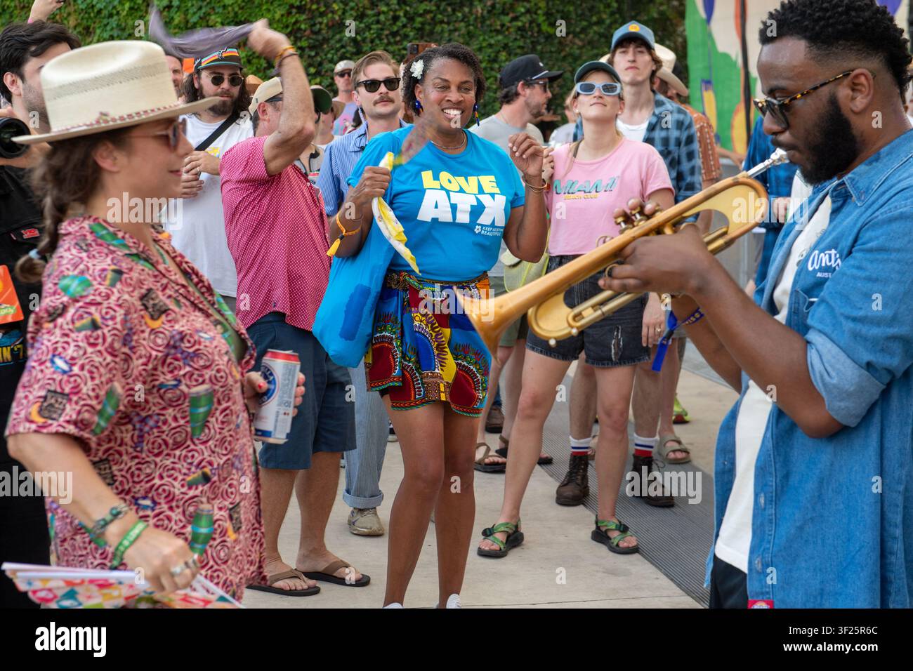La New Breed Brass Band si esibisce davanti al pubblico durante l'Austin Blues Festival, Austin, Texas, il 25 aprile 2026. (Foto di John Anderson) Foto Stock