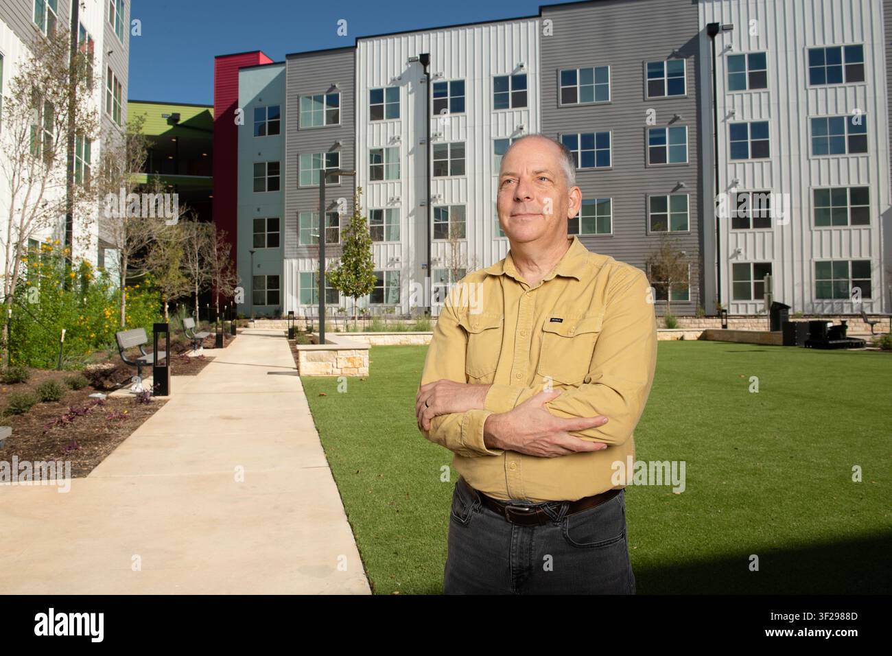 Ritratto di Walter Moreau, direttore esecutivo di Foundation Communities, Austin, Texas, 25 novembre 2025.. (Foto di John Anderson) Foto Stock