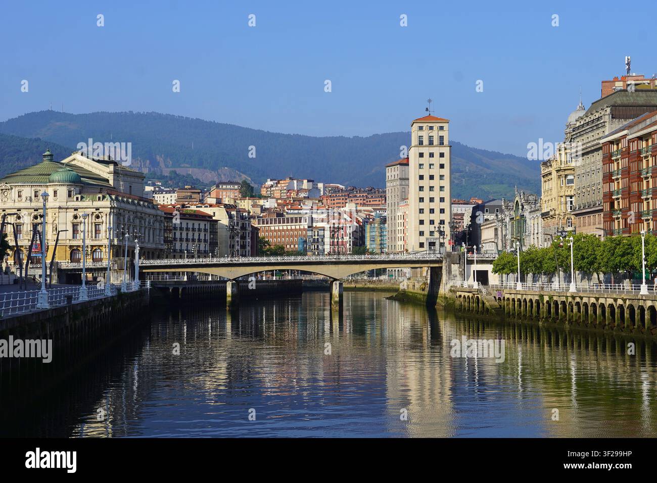 Bilbao, Spagna, 11 luglio 2026. Vista della città Foto Stock
