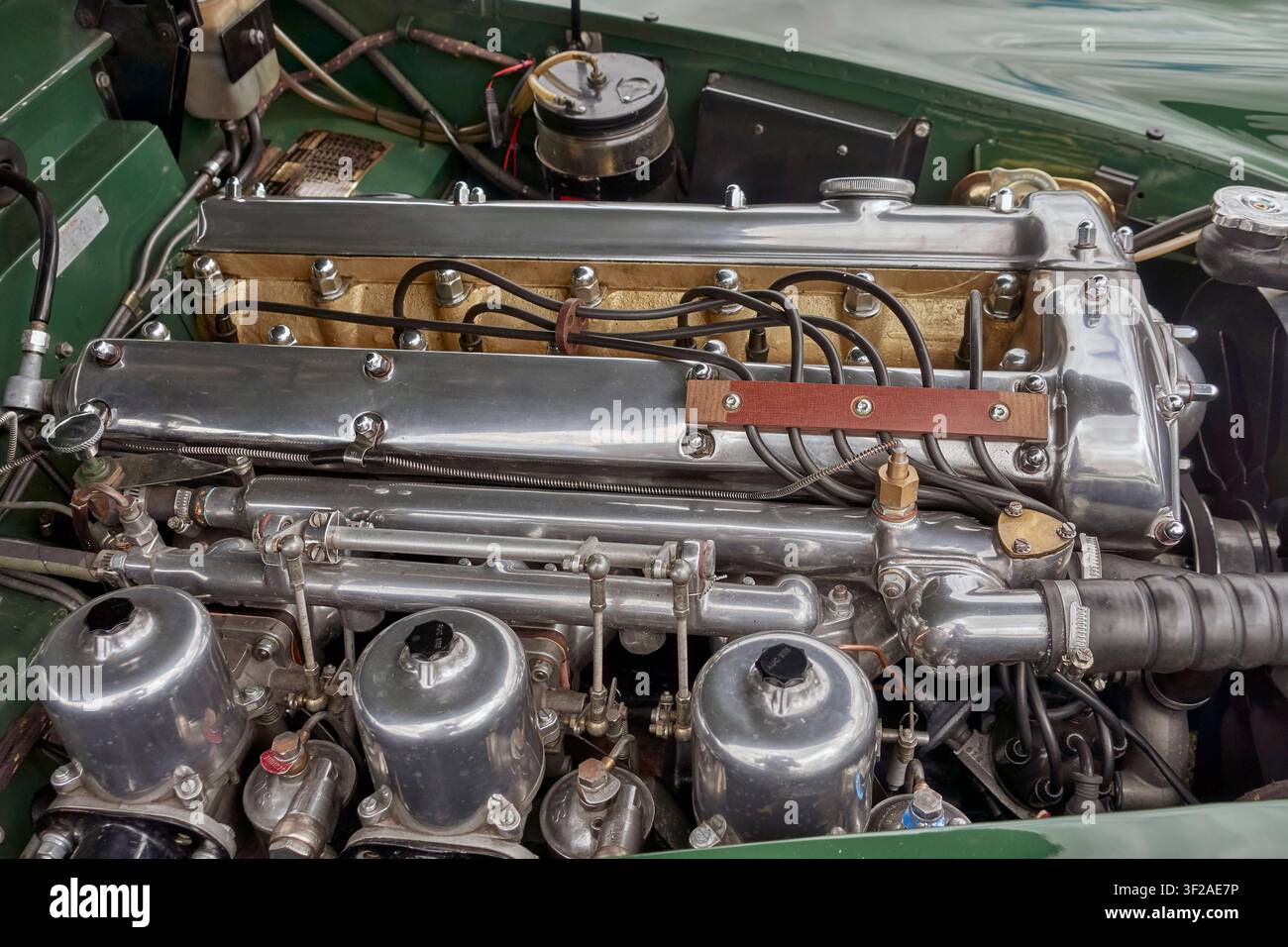 Motore Jaguar XKE. Jaguar E-Type classico, serie 1, leggendario motore di autovettura sportiva britannica del 1963. Foto Stock
